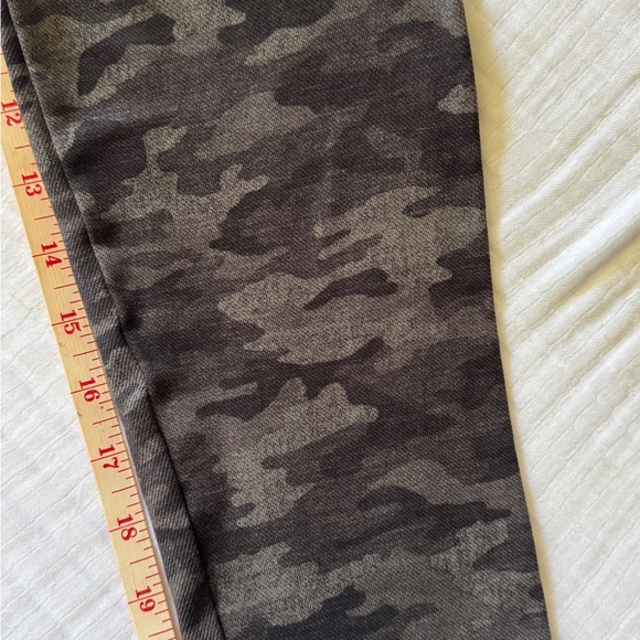 Spanx Camouflage Leggings, So Soft, Size Large - Picture 2 of 5